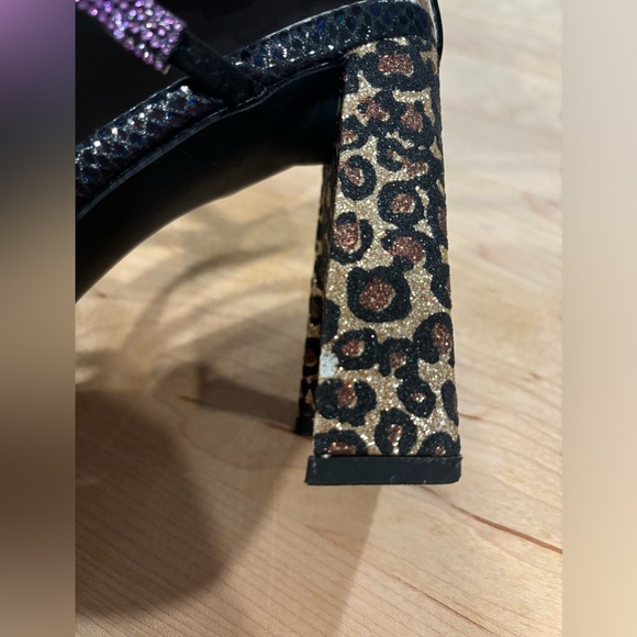 BETSEY JOHNSON Graviti embellished leopard print block heel sandal size 9 - Picture 5 of 7